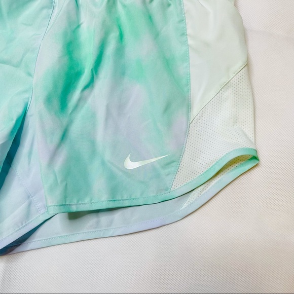Nike | Women’s Nike Running Shorts - Picture 3 of 4